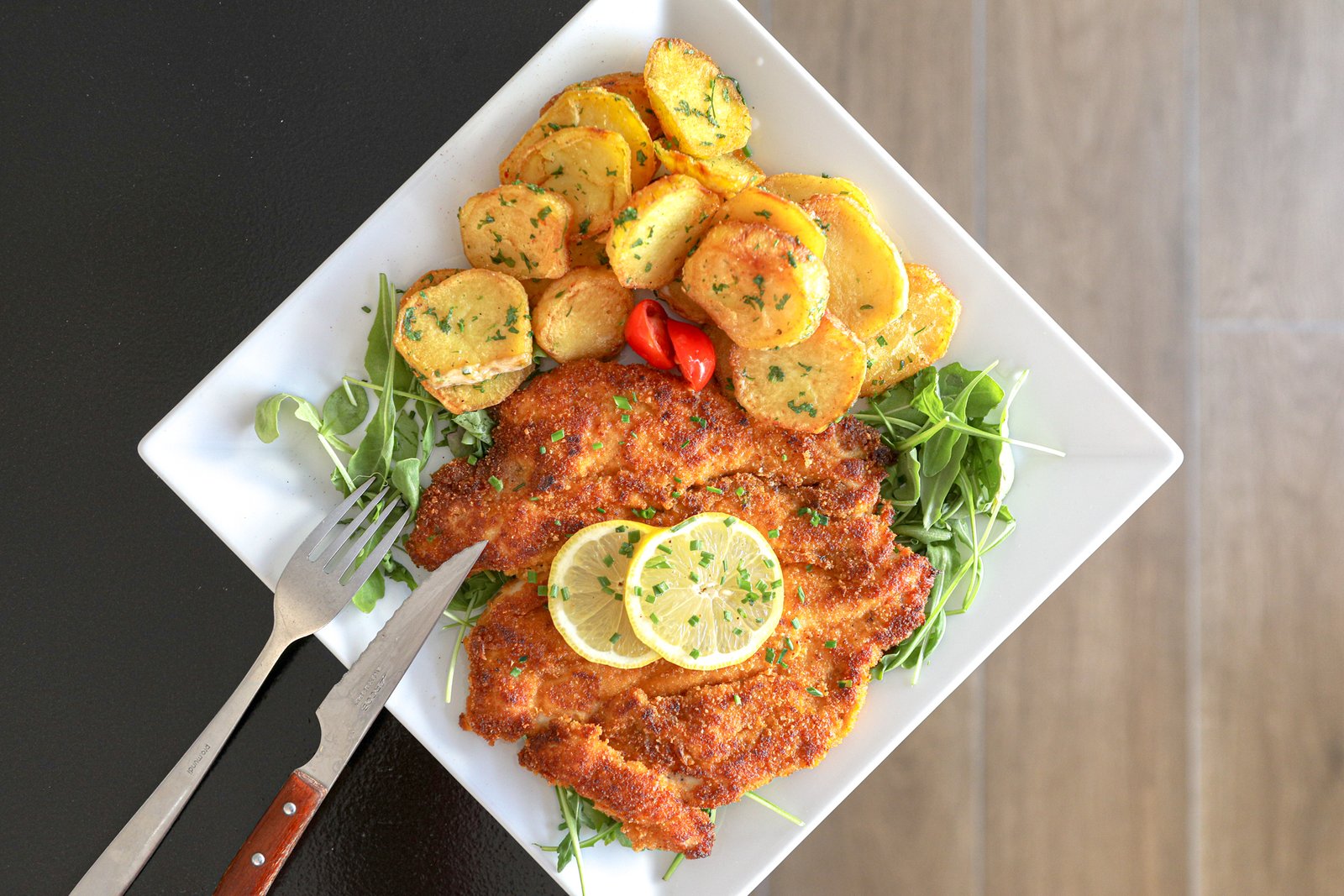 Steak de filet poulet maison avec frites maison